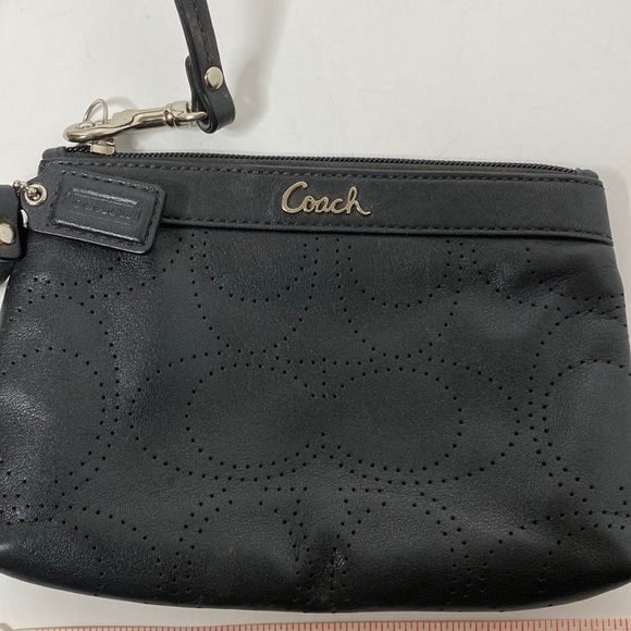 👜 Coach wristlet - Picture 1 of 5